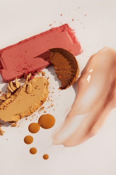 pressed powder, foundation makeup, face cream, makeup swatches, cosmetic products, product demo, bestseller push, flat lay, minimalist, fresh, calm, pink, neutral, brown