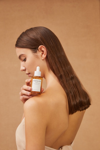 facial serum, face ampoule, skin serum, skincare ampoule, hydrating serum, product demo, brand awareness, lifestyle, minimalist, calm, luxurious, brown, neutral