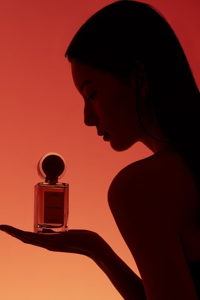 perfume, eau de parfum, fragrance, scent, cologne, brand awareness, editorial, lifestyle, luxurious, calm, red, orange
