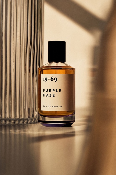 perfume, eau de parfum, cologne, fragrance, scent, brand awareness, minimalist, editorial, luxurious, calm, neutral, gold