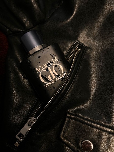 cologne for men, men's fragrance, perfume, eau de toilette, scent, brand awareness, lifestyle, luxurious, bold, black, neutral