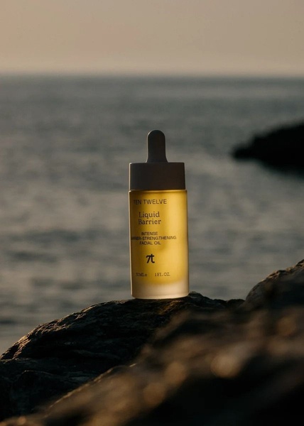 facial oil, face serum, skincare oil, face oil, barrier oil, brand awareness, lifestyle, editorial, calm, luxurious, neutral, gold, brown