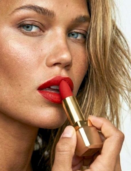 red lipstick, matte lipstick, makeup, lip color, cosmetics, bestseller push, lifestyle, editorial, luxurious, bold, red, gold, neutral