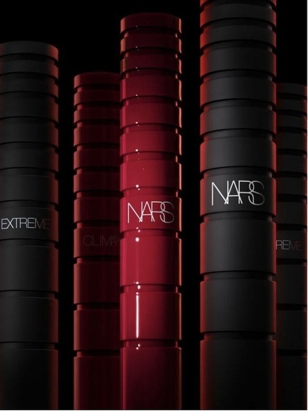mascara, makeup, eye makeup, cosmetic tube, beauty product, brand awareness, minimalist, editorial, luxurious, bold, black, red