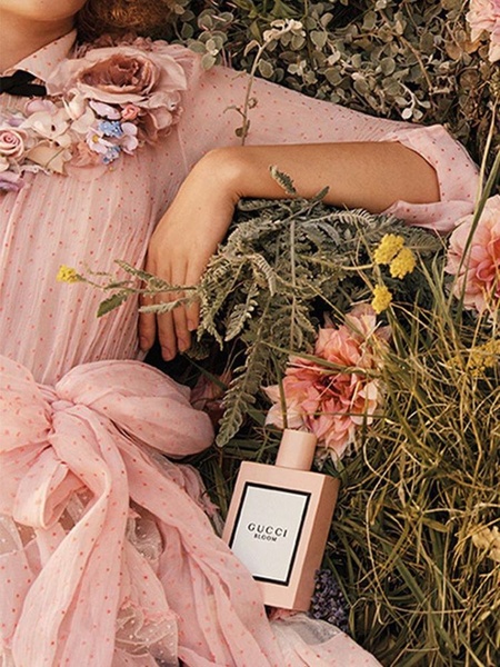 perfume bottle, scent bottle, fragrance bottle, perfume, eau de parfum, brand awareness, lifestyle, editorial, luxurious, calm, pink, green, neutral