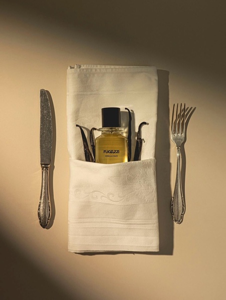 perfume, fragrance, cologne, scent, eau de parfum, bestseller push, minimalist, flat lay, luxurious, calm, neutral, brown