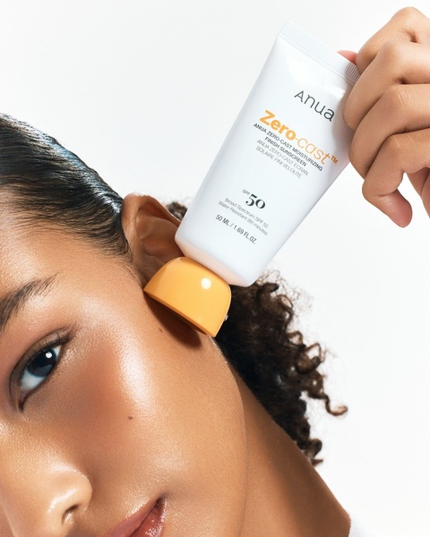 sunscreen, sun block, spf lotion, moisturizing sunscreen, face sunscreen, product demo, minimalist, lifestyle, fresh, calm, neutral, yellow