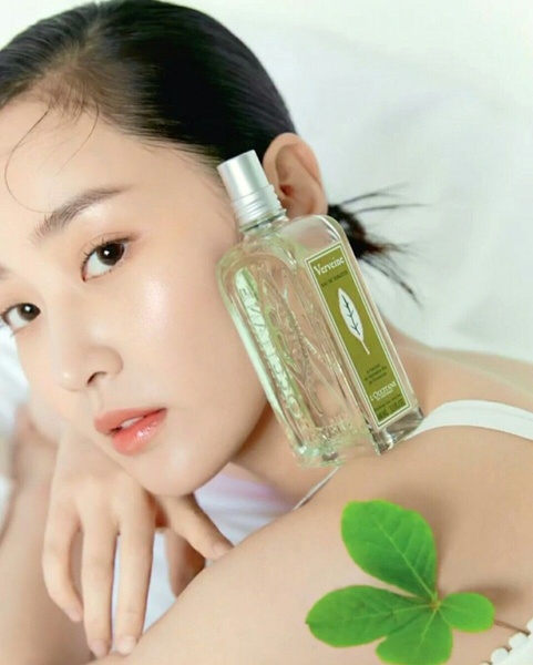 perfume, eau de toilette, fragrance, scent, cologne, brand awareness, lifestyle, editorial, calm, fresh, neutral, green, pastel
