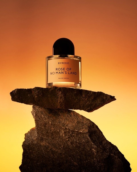 perfume, eau de parfum, fragrance, scent, cologne, brand awareness, minimalist, editorial, luxurious, calm, orange, brown