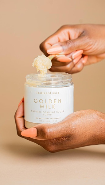 sugar scrub, body scrub, exfoliating scrub, foaming scrub, skincare product, product demo, lifestyle, minimalist, calm, fresh, neutral, pink