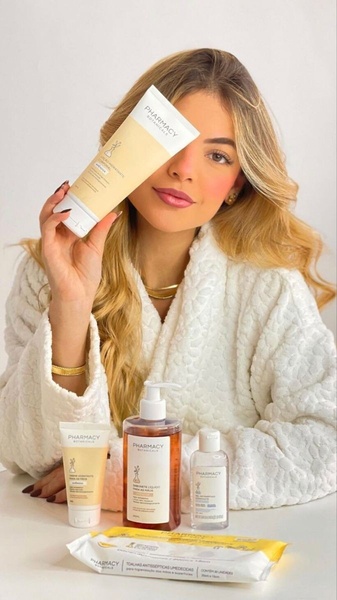 moisturizing lotion, hand cream, liquid soap, hand sanitizer, antiseptic wipes, skincare products, product demo, lifestyle, fresh, calm, neutral, pastel