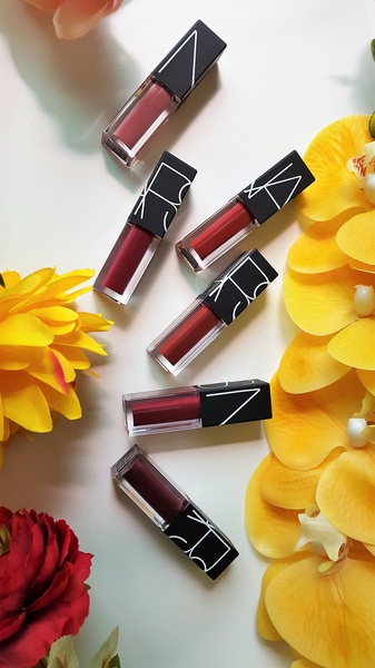 liquid lipstick, lip color, matte lipstick, lip gloss, cosmetic lipstick, bestseller push, flat lay, lifestyle, calm, fresh, neutral, yellow, pink