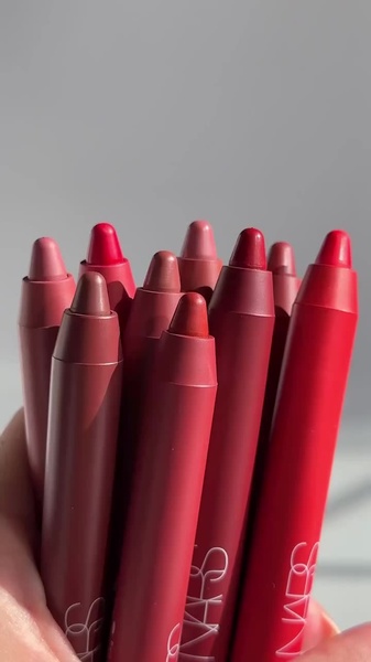 lip crayon, matte lipstick, lip pencil, lipstick set, lip makeup, bestseller push, minimalist, lifestyle, calm, fresh, red, pink, neutral