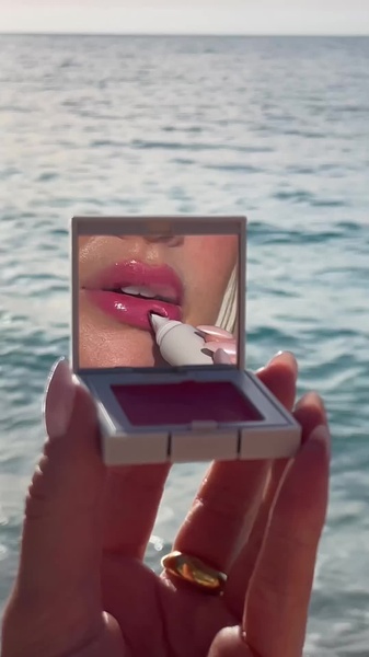 lip gloss, makeup compact, lip tint, beauty palette, lip color, product demo, lifestyle, fresh, calm, blue, pink, neutral