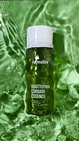 face essence, skin essence, skincare essence, hydrating essence, soothing essence, facial treatment, product demo, minimalist, fresh, calm, green
