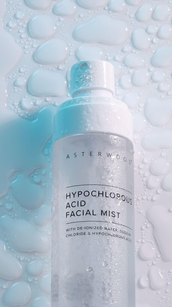facial mist, face spray, skincare mist, toner spray, hypochlorous acid spray, product demo, minimalist, fresh, calm, neutral, blue