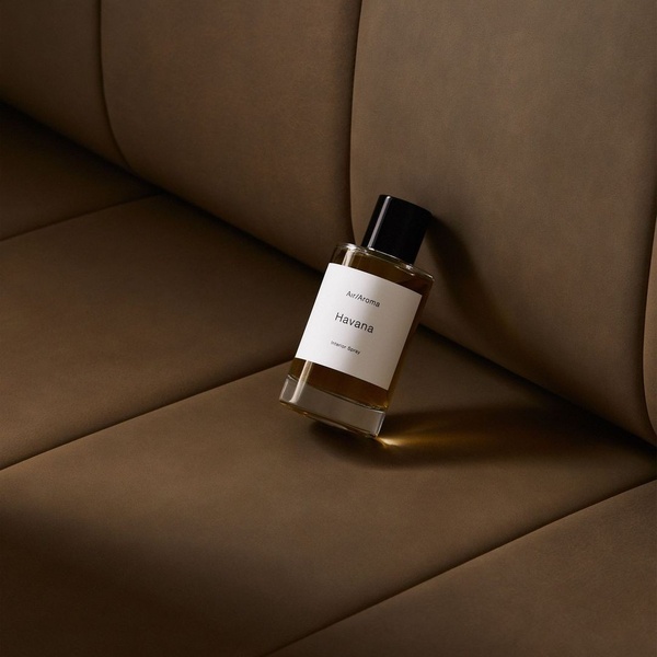 room spray, interior spray, home fragrance, scented spray, air freshener, new arrival, bestseller push, minimalist, editorial, luxurious, calm, brown, neutral