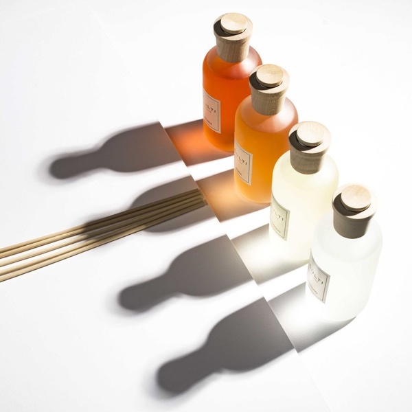 reed diffuser, scent diffuser, home fragrance, fragrance oil, aroma diffuser, bestseller push, minimalist, calm, luxurious, neutral, orange