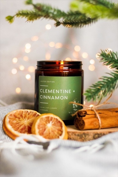 scented candle, jar candle, soy wax candle, handmade candle, holiday candle, home fragrance, gift guide, lifestyle, warm, calm, green, brown, neutral, christmas