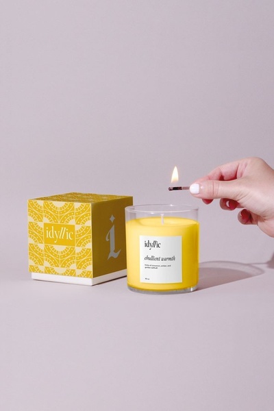 scented candle, jar candle, wax candle, home fragrance, aromatic candle, product demo, minimalist, lifestyle, calm, warm, yellow, neutral