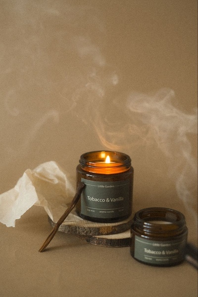 aroma candle, scented candle, soy wax candle, jar candle, home fragrance, brand awareness, minimalist, lifestyle, calm, warm, brown, neutral