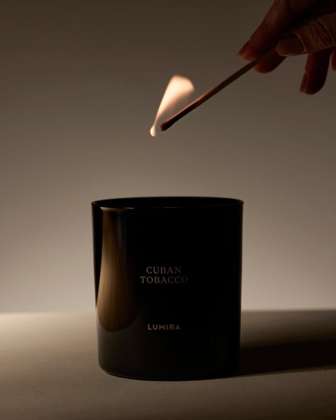 scented candle, luxury candle, home fragrance, glass jar candle, soy wax candle, brand awareness, minimalist, editorial, calm, luxurious, black, neutral