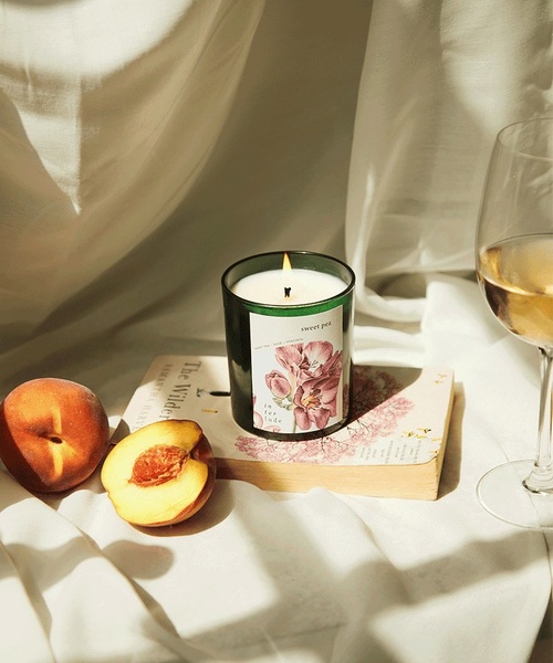 scented candle, glass candle, jar candle, home fragrance, decorative candle, bestseller push, lifestyle, editorial, calm, warm, neutral, brown