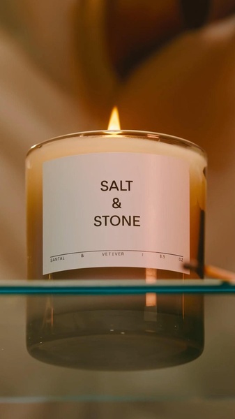 scented candle, container candle, aroma candle, glass jar candle, home fragrance, bestseller push, lifestyle, minimalist, calm, luxurious, brown, neutral