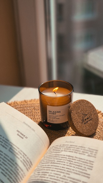 scented candle, jar candle, aroma candle, glass candle, home fragrance, brand awareness, lifestyle, calm, warm, brown, neutral